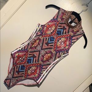 adidas- Sz. S - Originals 3-stripe Tribal Bodysuit